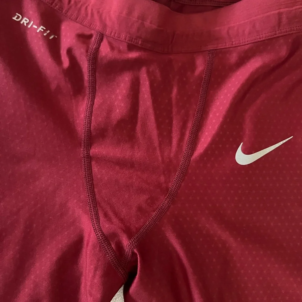 Nike Dri-FIT Red Leggings - Picture 2 of 4
